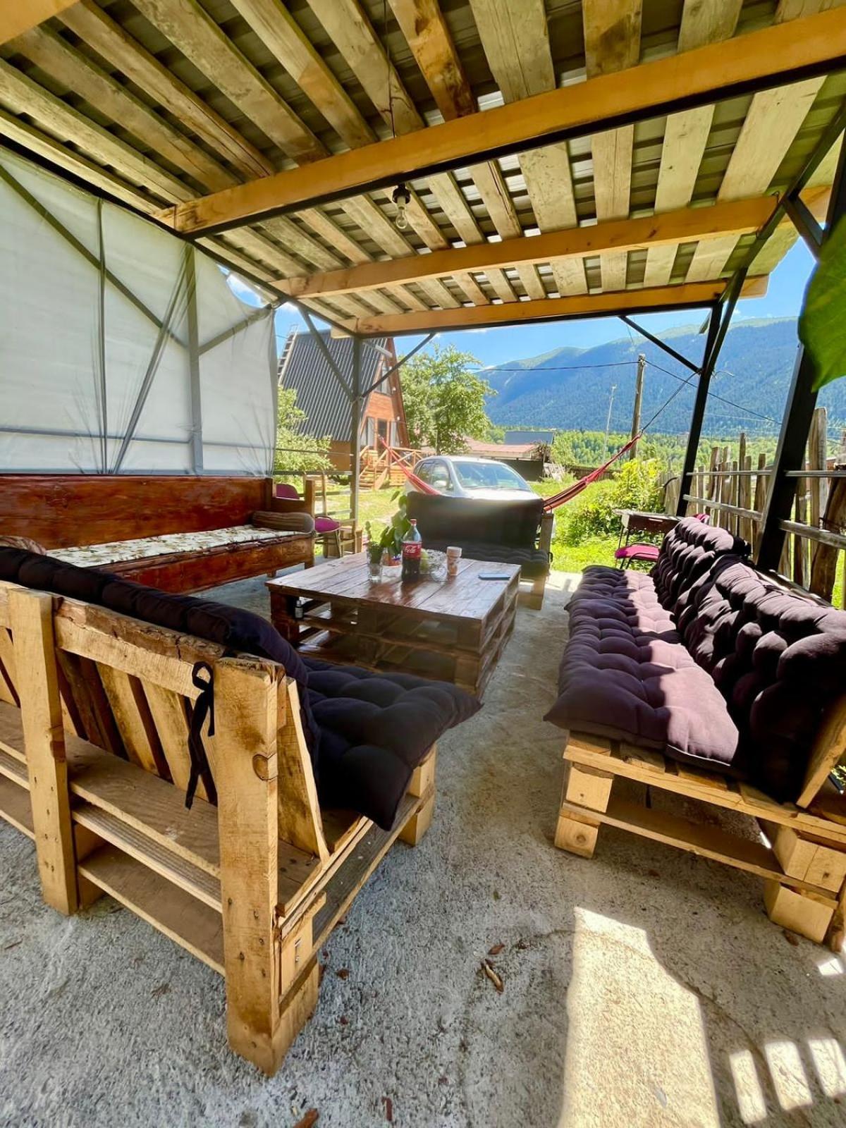 Lela Guest House Mestia Exterior foto